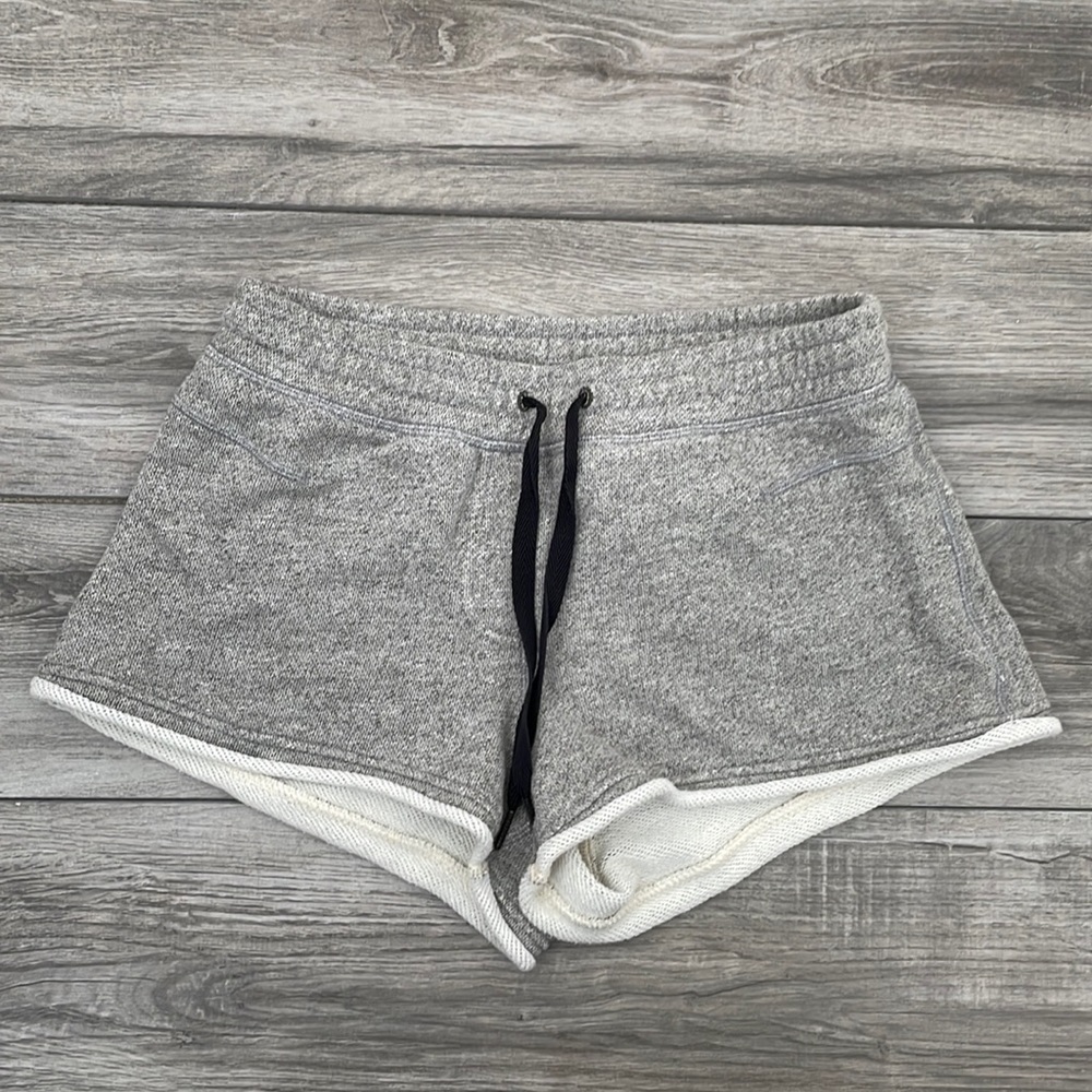 Lulu lemon French terry shorts with pockets size 6